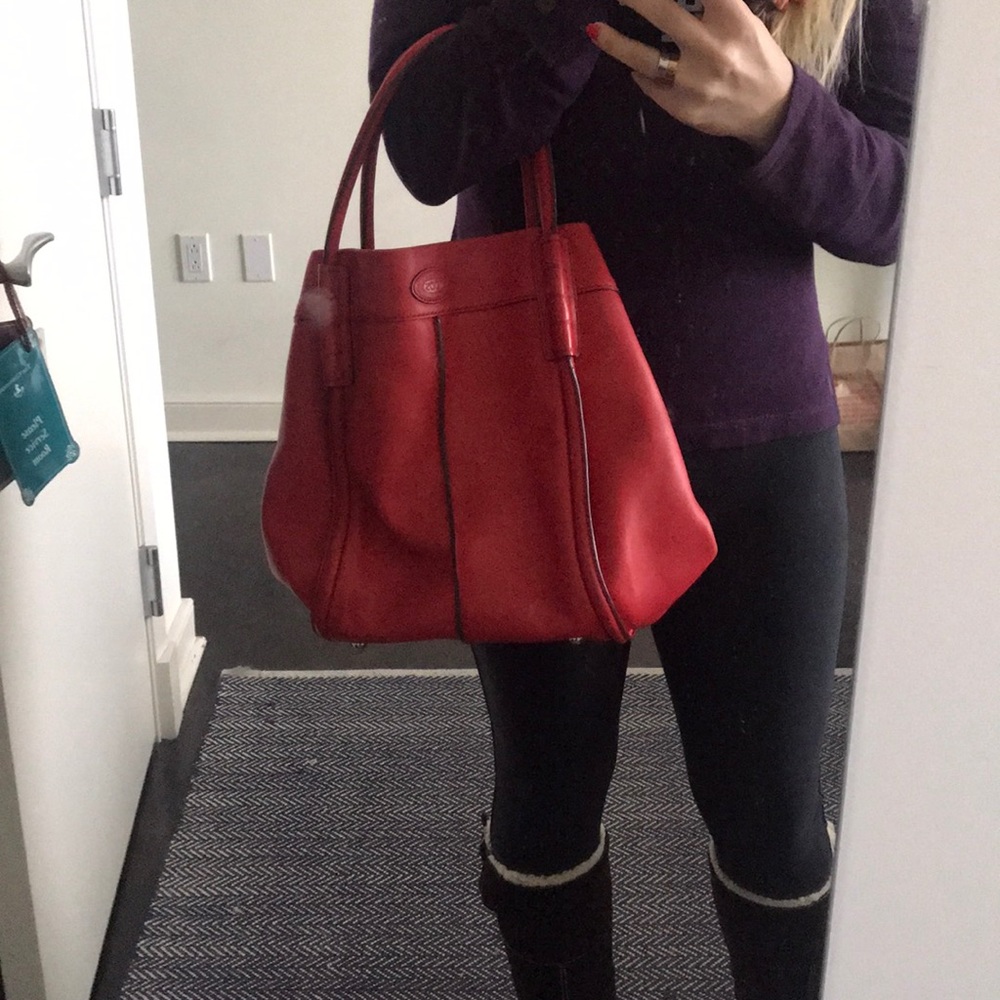 Tod’s Red Butter Leather Bag (R:$1495)